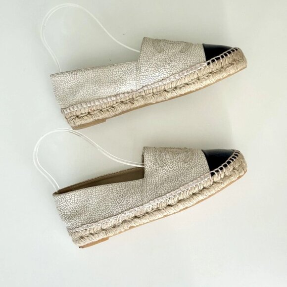 CHANEL Off-White Black Leather CC Logo Cap Toe Espadrille Flats Size 38 US 7.5 - Picture 9 of 13